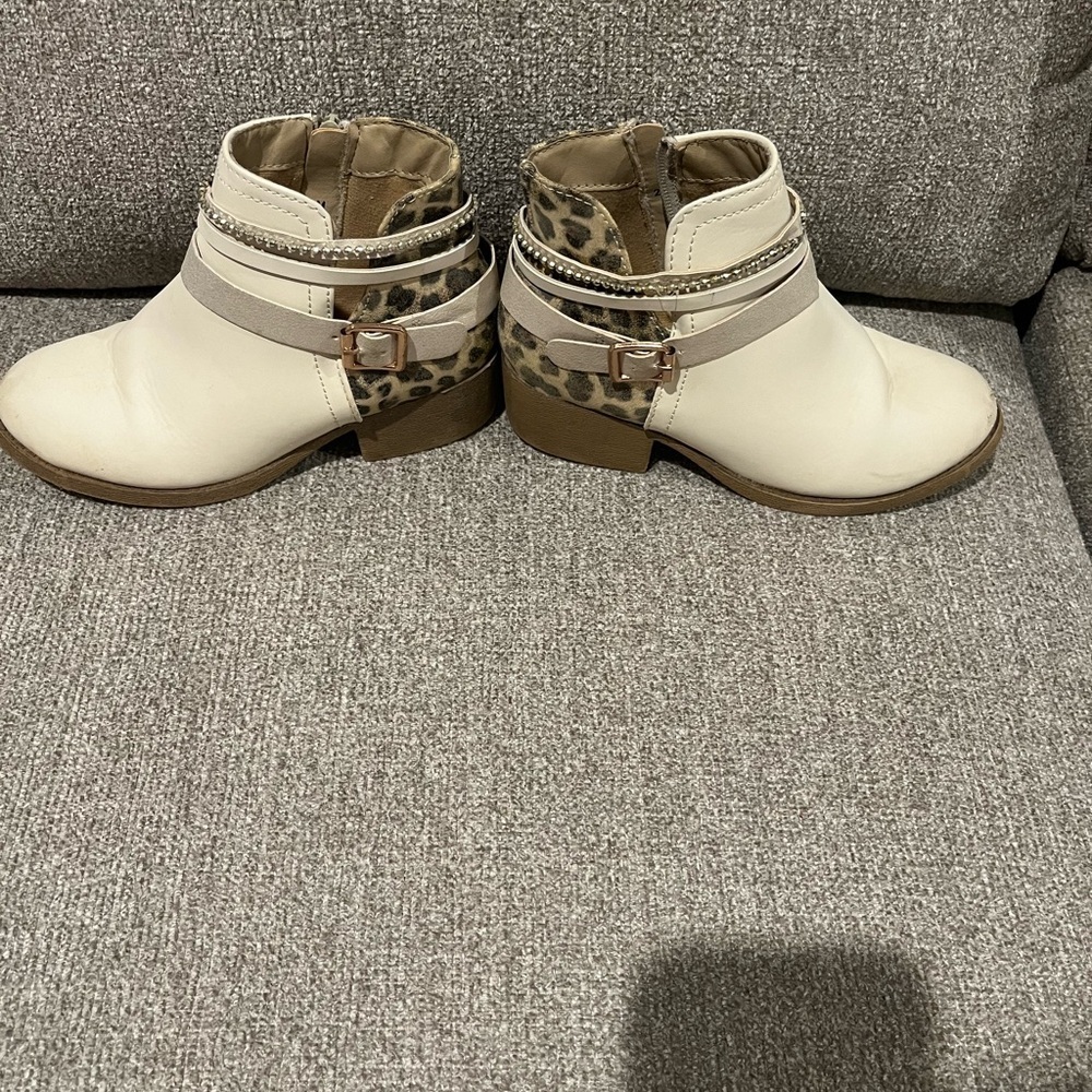 Girls boots size 2M. Color cream/beige. Leopard print in the back. Side zippers! - Picture 3 of 13